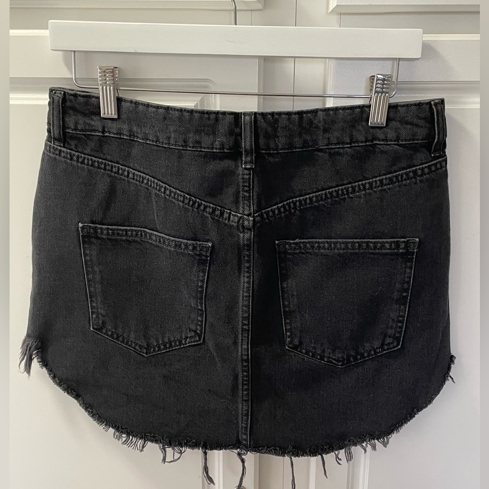 Free People NWT We The Free Sky High Denim Mini
Skirt in Black Raw Hem Size 6 - Picture 8 of 10